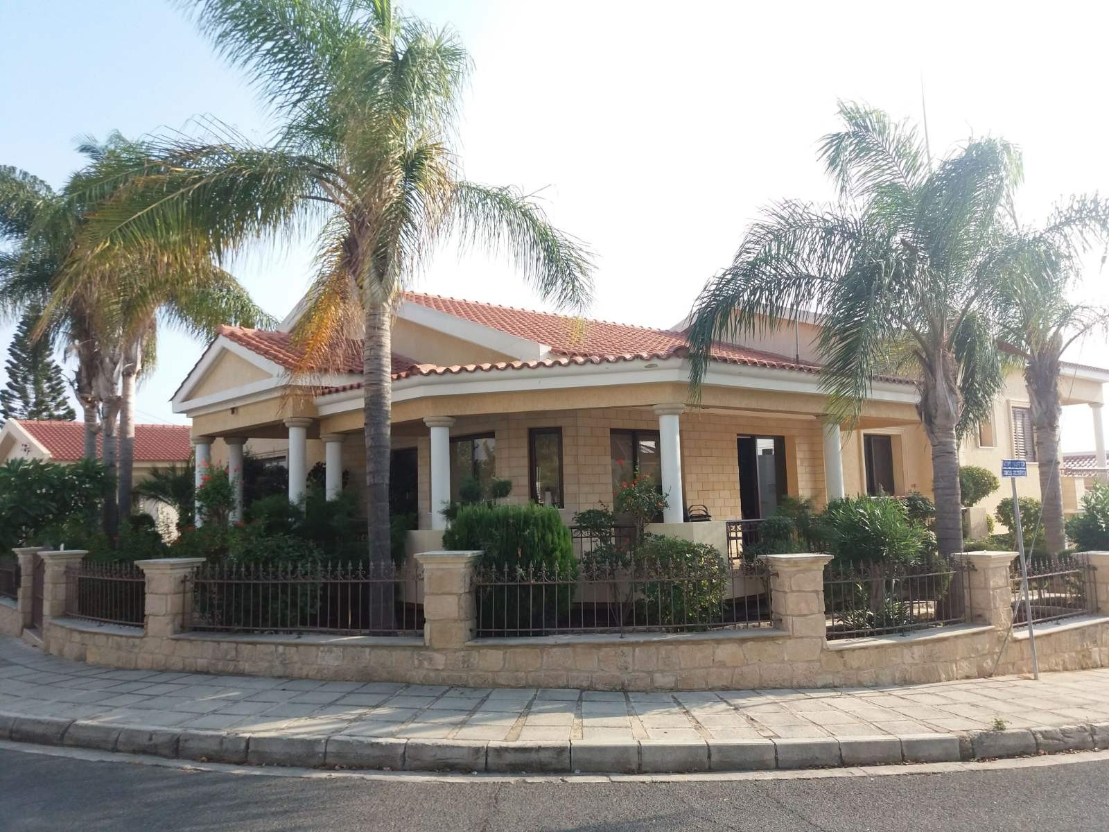 https://www.ktimatagora.com/media/property-images/133456-detached-villa-for-sale-in-lempa_orig.jpg