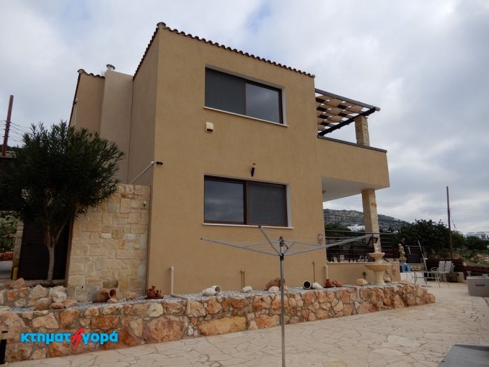 https://www.ktimatagora.com/media/property-images/61414-an-exquisite-thee-bedroom-villa-on-the-outskirts-of-peyia-is-for-sale_full.jpg