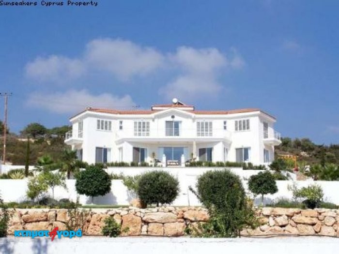 https://www.ktimatagora.com/media/property-images/63138-a-four-bedroom-luxury-villa-with-stunning-views-in-agios-georgios_full.jpg