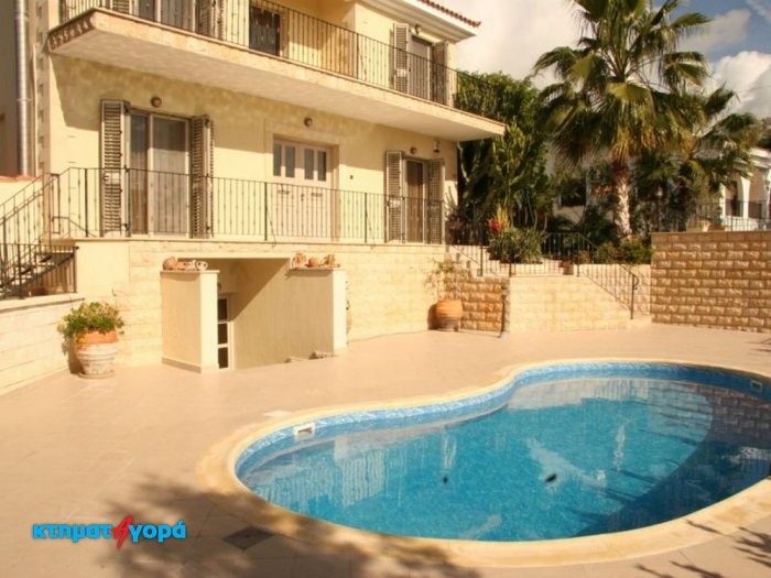 https://www.ktimatagora.com/media/property-images/64529-an-elegant-three-bedroom-villa-is-for-sale-in-coral-bay_full.jpg