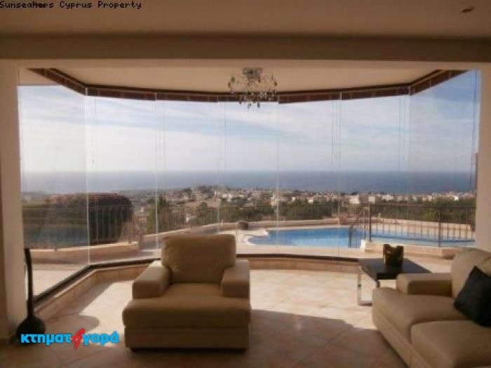 https://www.ktimatagora.com/media/property-images/66022-a-3-bedroom-spacious-and-luxurious-villa-in-peyia_full.jpg