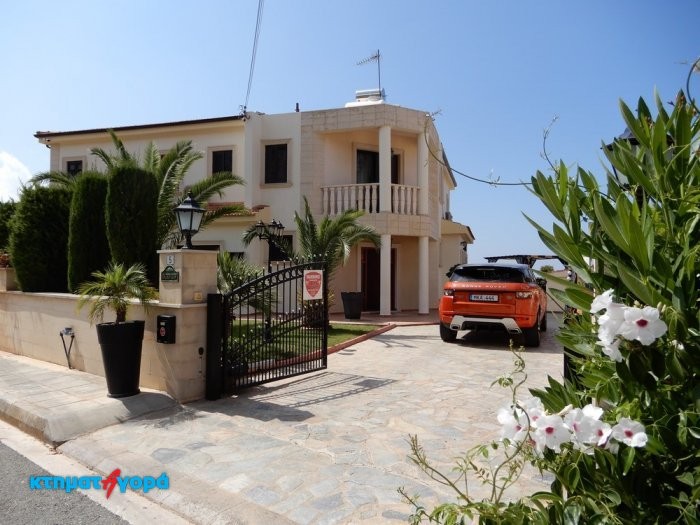 https://www.ktimatagora.com/media/property-images/66034-an-elite-four-bedroom-property-in-peyia-is-for-sale_full.jpg