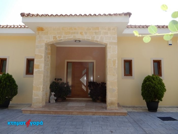 https://www.ktimatagora.com/media/property-images/67977-a-private-four-bedroom-villa-with-annex-is-for-sale-in-kallepia_full.jpg