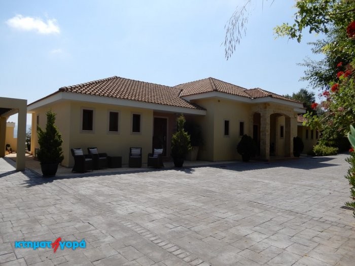 https://www.ktimatagora.com/media/property-images/68006-a-private-four-bedroom-villa-with-annex-is-for-sale-in-kallepia_full.jpg