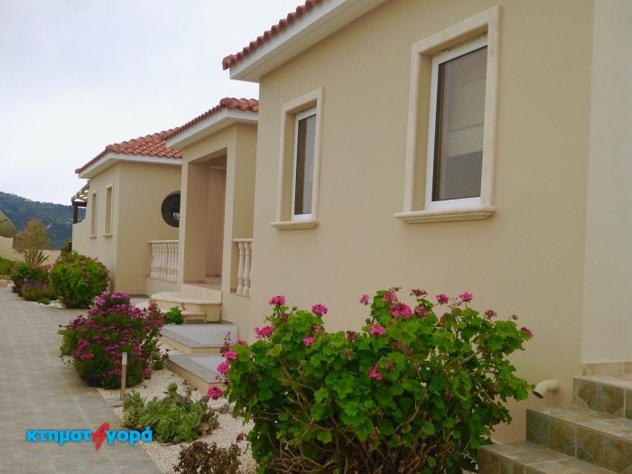 https://www.ktimatagora.com/media/property-images/68442-an-impressive-six-bedroom-villa-for-sale-in-akoursos-village_full.jpg