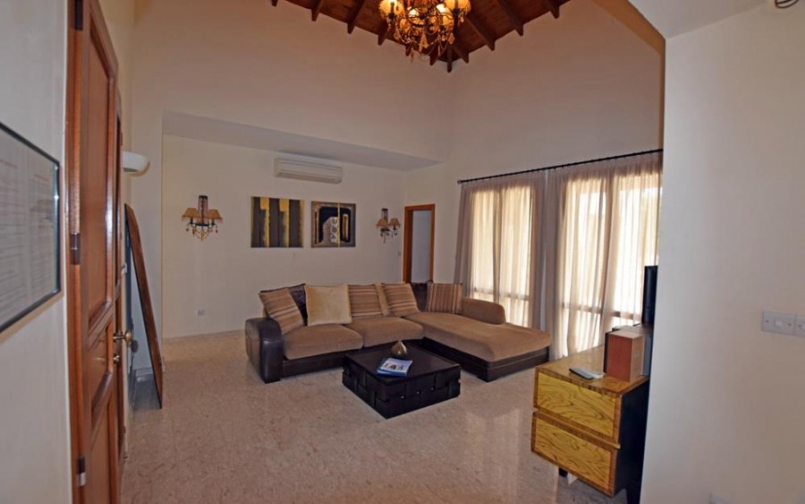 https://www.ktimatagora.com/media/property-images/78688-three-bedroom-villa-in-aphrodite-hills-paphos_full.jpg